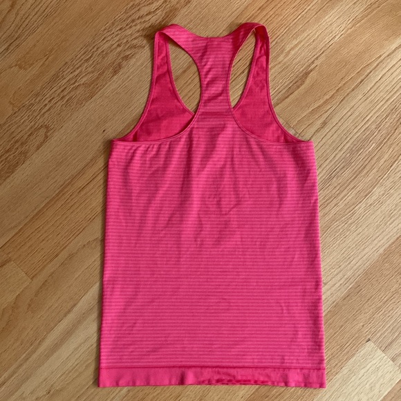 Pink Under Armour Tank Size Large - Picture 3 of 3